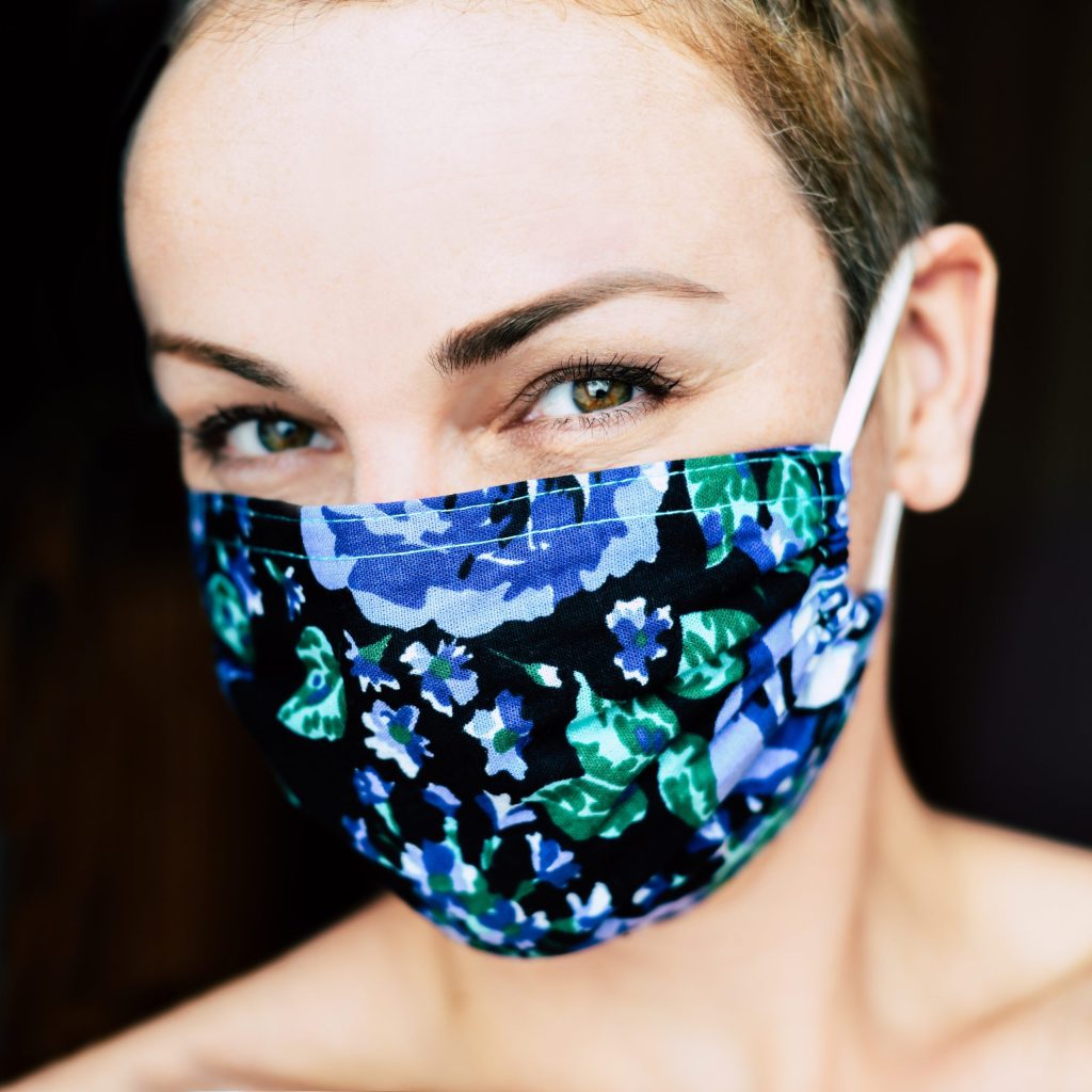 Woman wearing a face mask